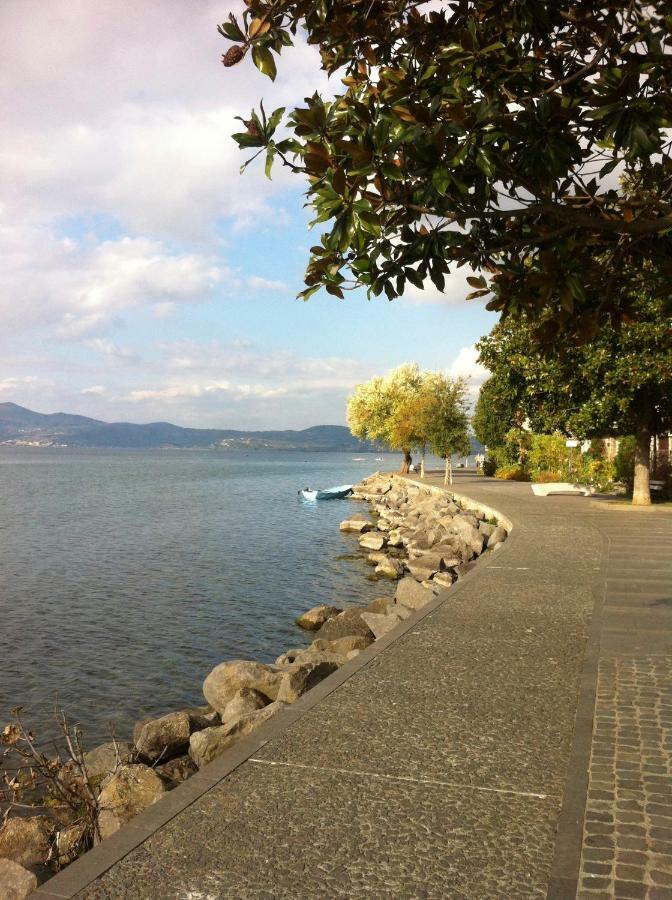 Al Vicolo Dei Pescatori Bed and Breakfast Anguillara Sabazia Exteriör bild